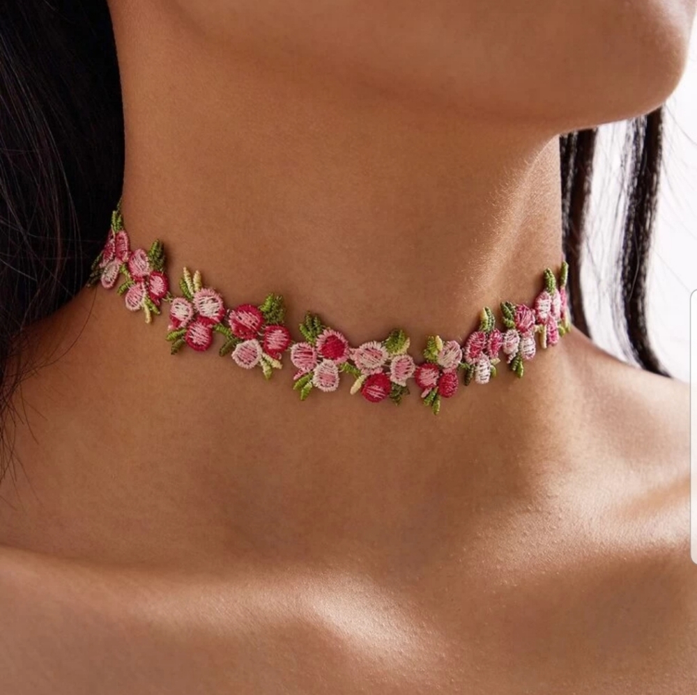 *Leilani* Embroidered Flower Choker Necklace